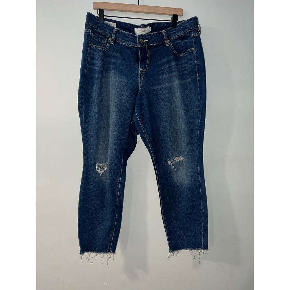 Torrid raw hem distressed skinny jeans size 18